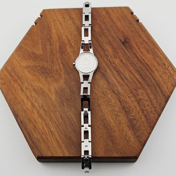 Fossil Women's Silver Tone Watch Light Purple Dial Contemporary Classic Casual - Picture 5 of 7